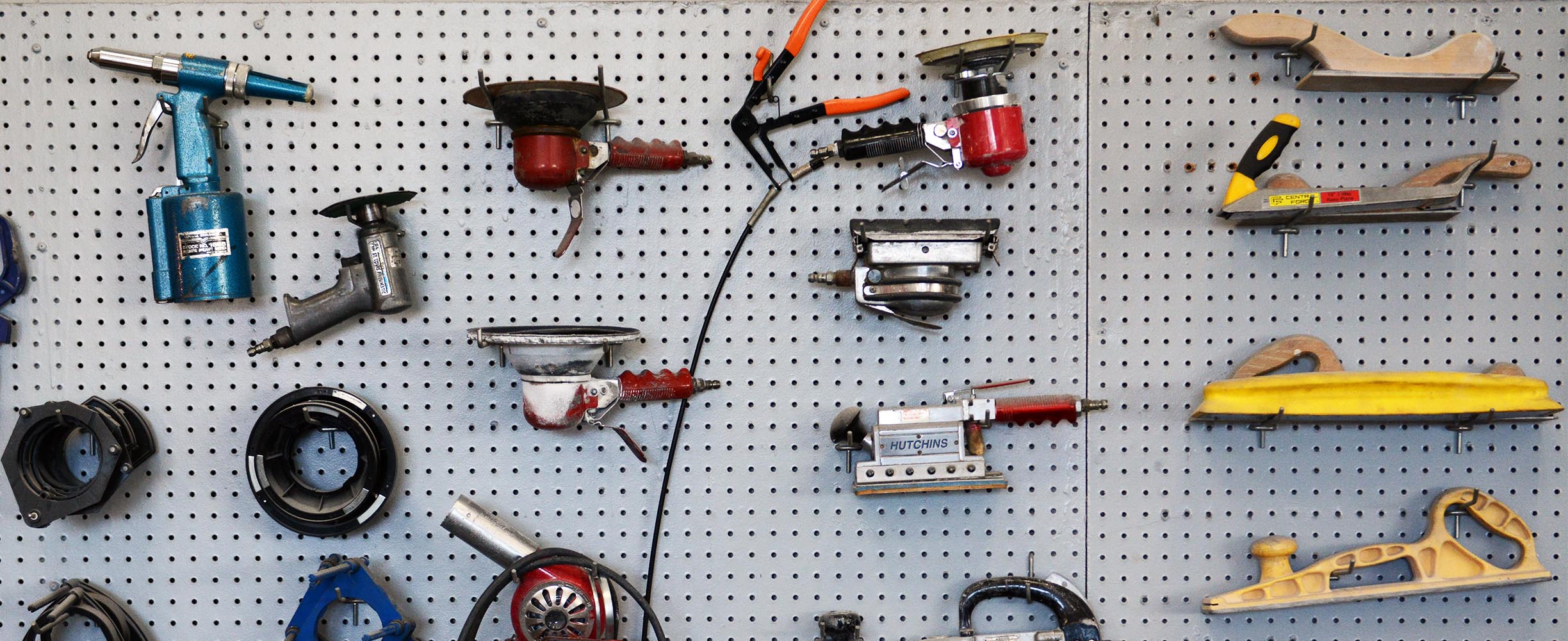 We have all the best tools to repair auto collisions as well as for painting all types of cars and vehicles